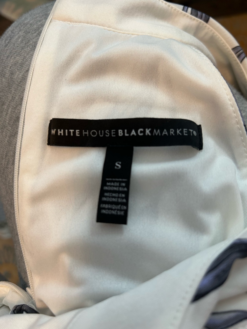 White House Black Market White and Black Patterned Shell Top - Picture 4 of 5